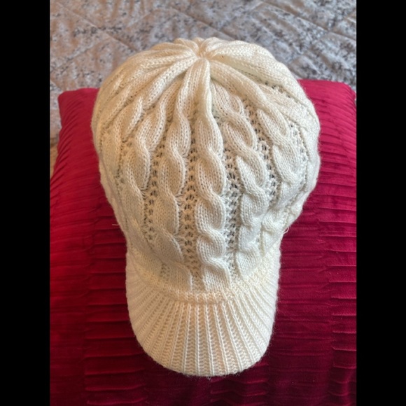 women winter knitted HAT / white - Picture 4 of 4